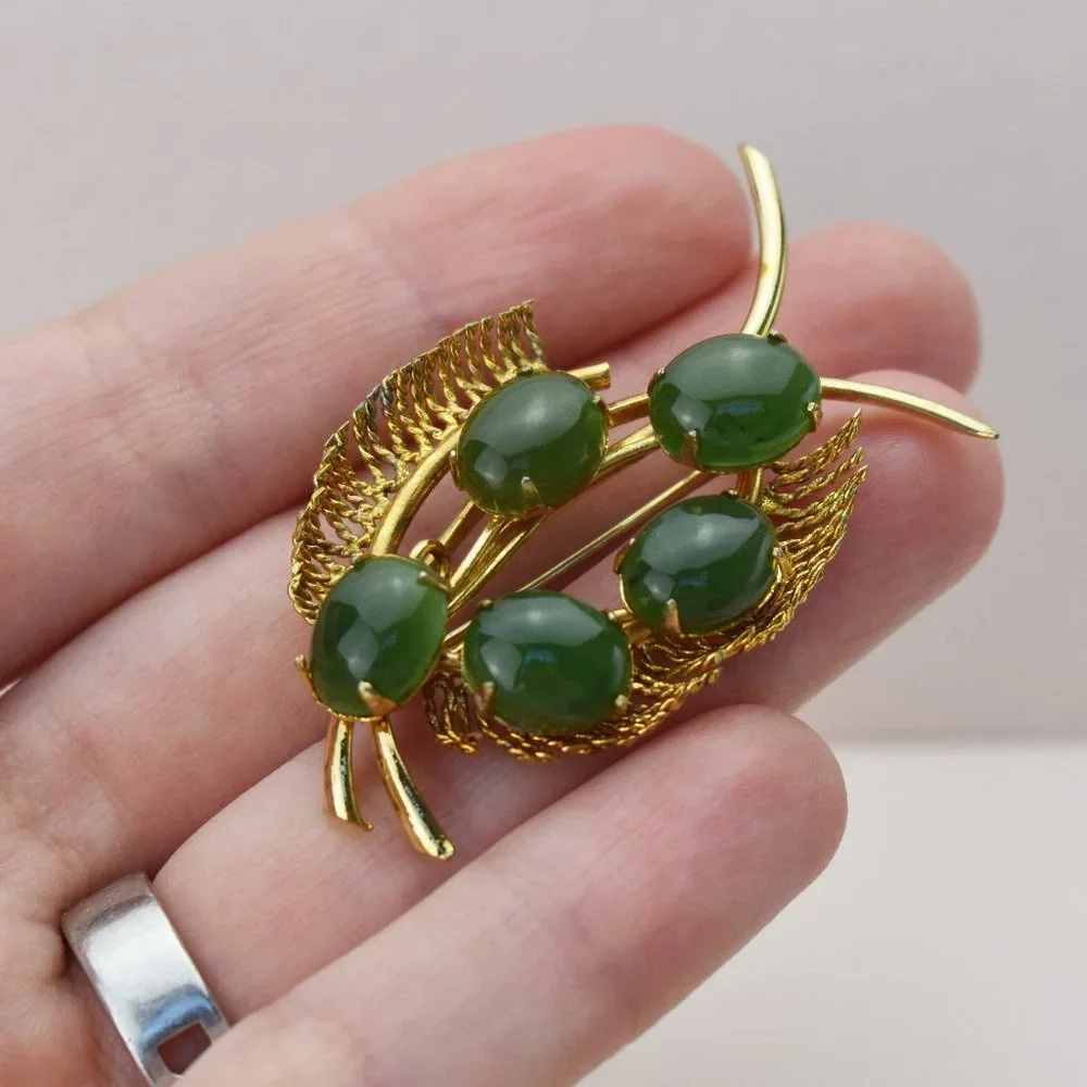 Green stone floral lapel brooch, accent vintage leaf jacket pin gold tone